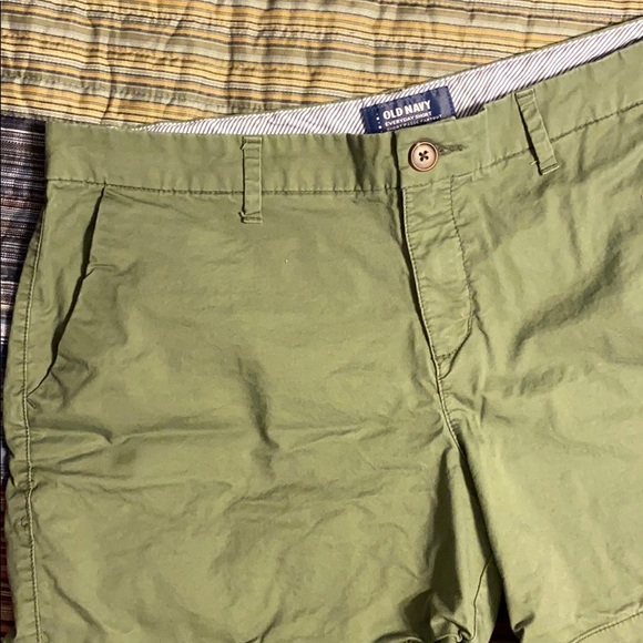 2 pair Old Navy Shorts Sz 10 Khakis and Green - Picture 6 of 9